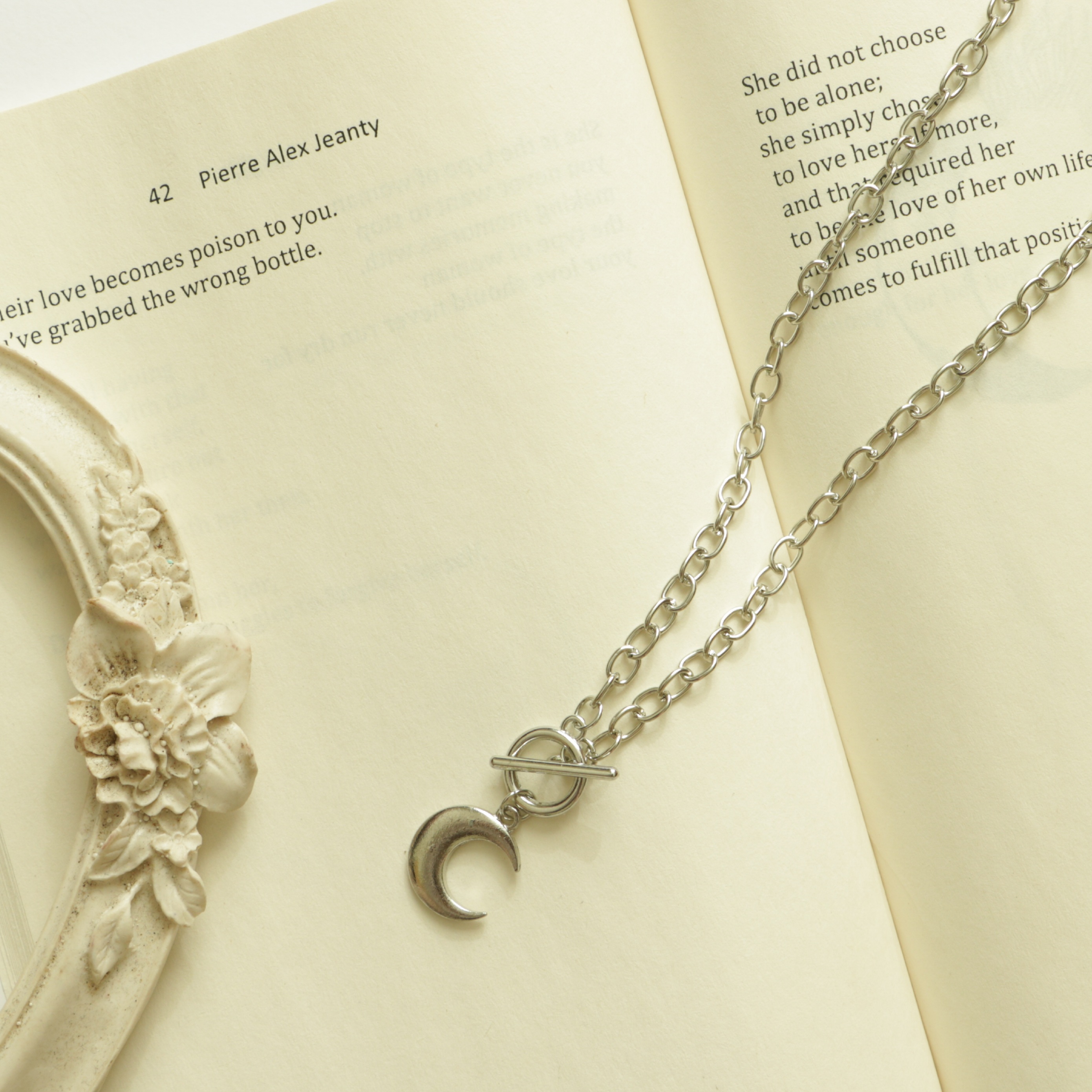 گردنبند ماه